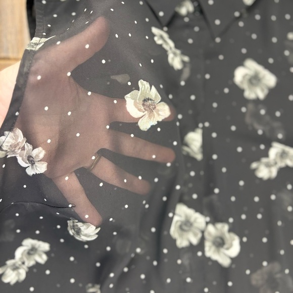 Size L Sheer Button Up Black White Gray Floral Sleeveless Blouse Top - Picture 6 of 10
